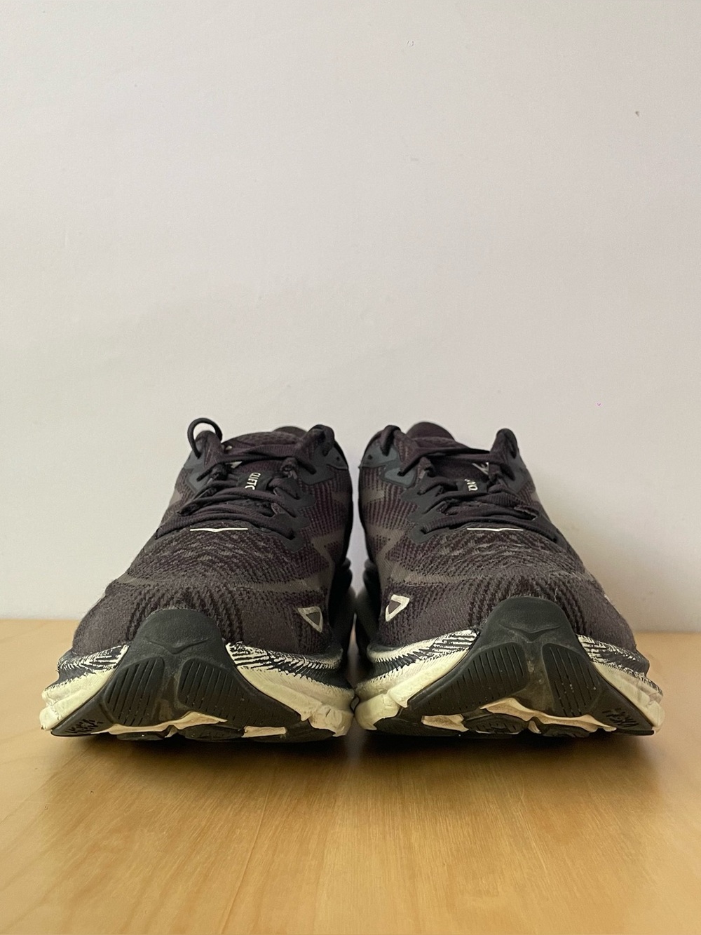 HOKA Clifton 9 road running shoes | US 8.5B - Picture 2 of 8